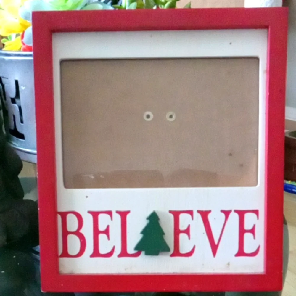 Red 'Believe' Christmas Photo Frame